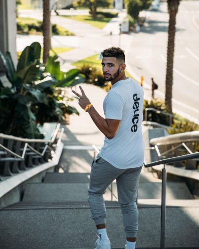 deuce Tシャツ クリーム色 deuce ストリートTシャツ【LOGO】クリーム/レッド│バスケ用品