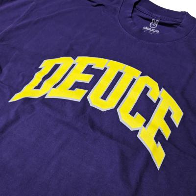 deuce ストリートTシャツ【COLLEGE】パープル│バスケ用品専門店