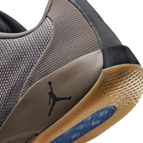 ジョーダン ルカ.77 PF【HF0819-200】Cave Stone/Gum Light Brown